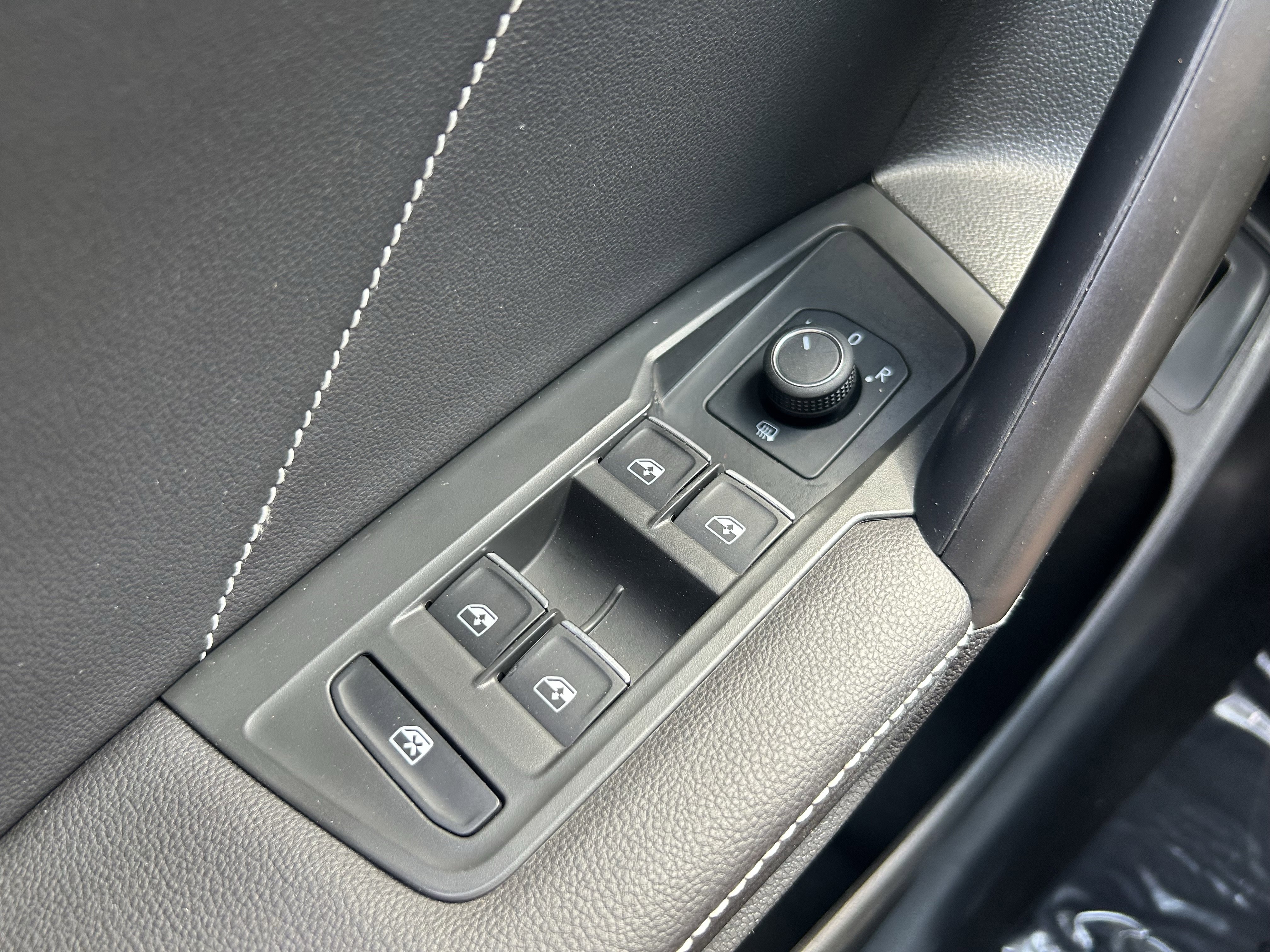 Certified 2024 Volkswagen Tiguan SE AWD/4WD image 20