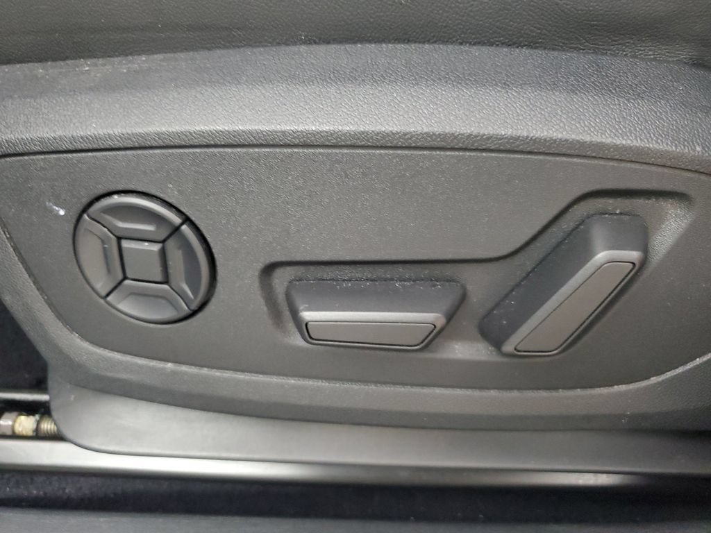 Used 2023 Audi Q4 e-tron Premium w/ Convenience Package AWD/4WD image 18