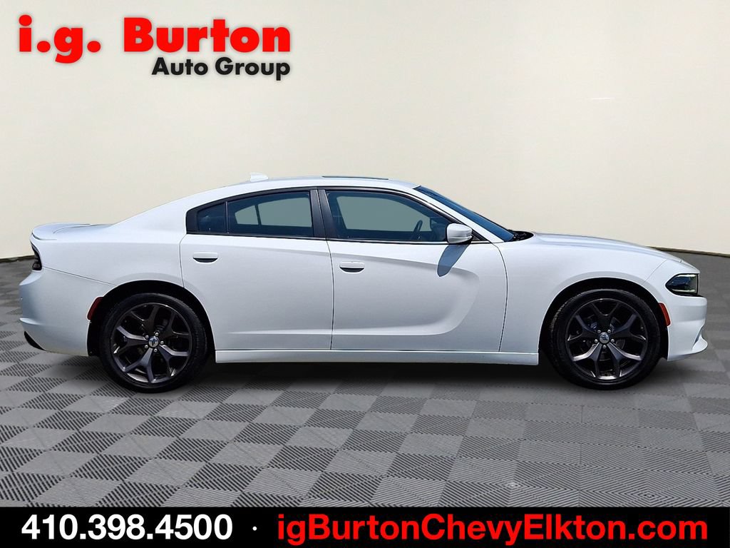 Used 2017 Dodge Charger SXT w/ Plus Group RWD image 7