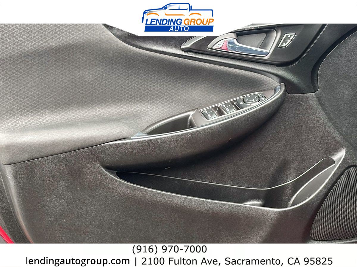 Used 2017 Chevrolet Malibu LT FWD image 19