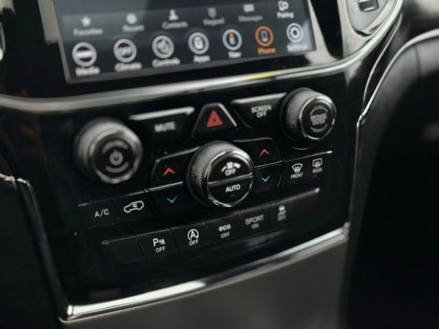 Used 2022 Jeep Grand Cherokee Limited AWD/4WD image 13