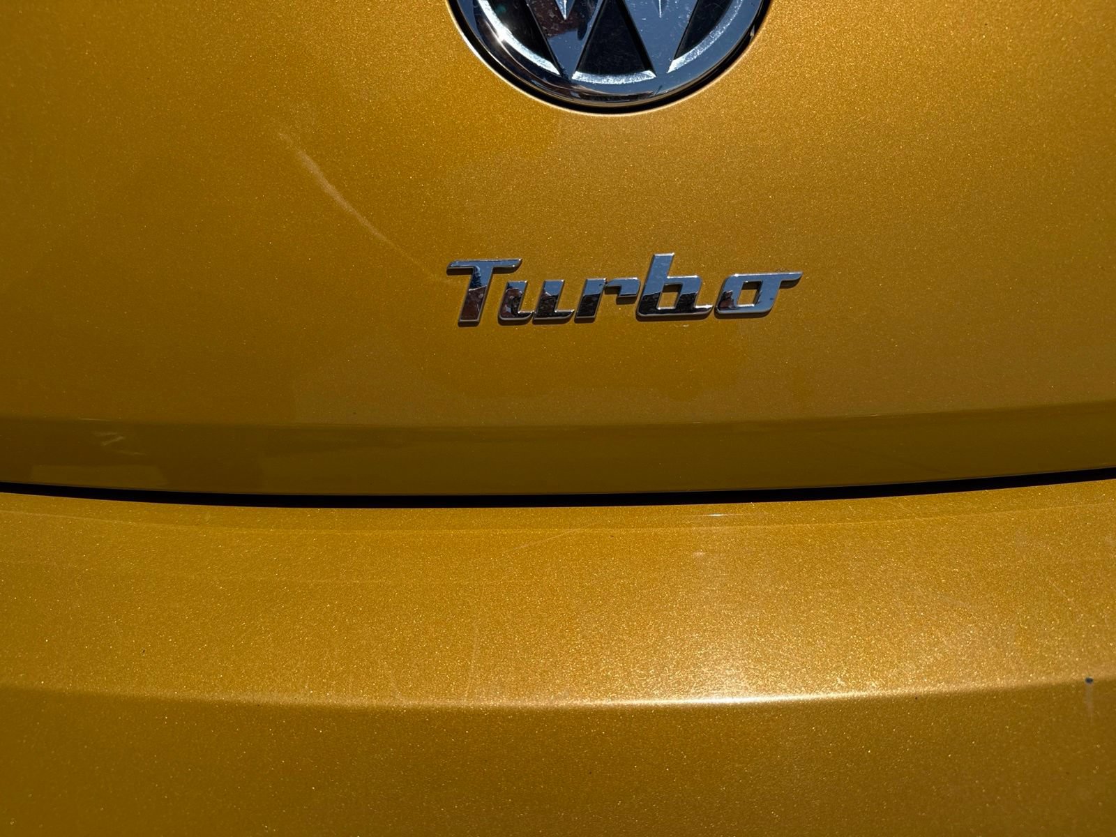 Used 2018 Volkswagen Beetle 2.0T Dune FWD image 9