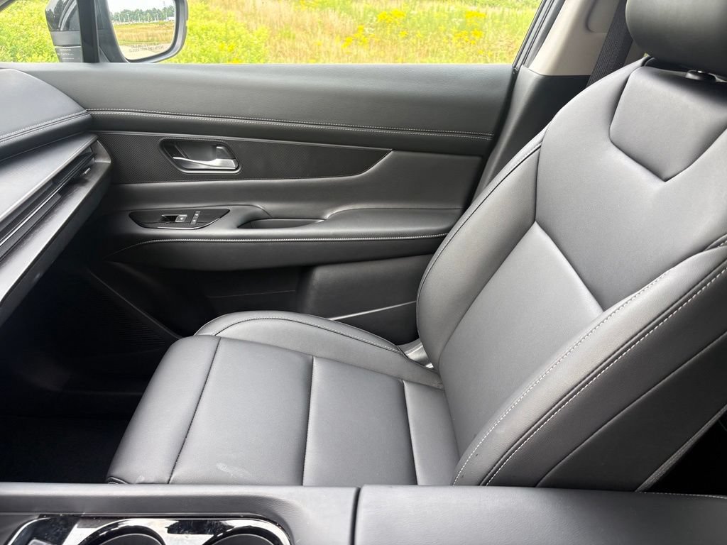 Used 2025 Nissan Murano SV AWD/4WD image 16