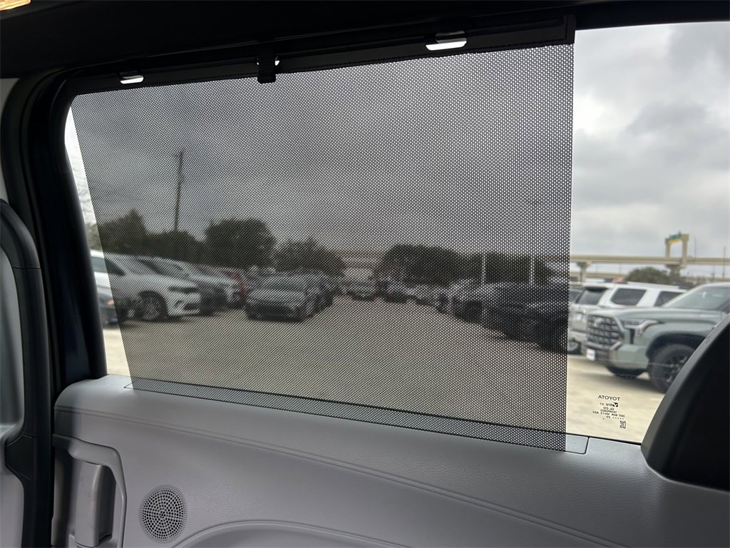 Used 2025 Toyota Sienna XSE image 18