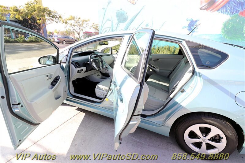 Used 2014 Toyota Prius Four w/ Solar Roof Package FWD image 6