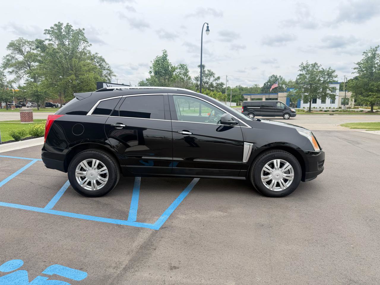 Used 2013 Cadillac SRX Luxury FWD image 4