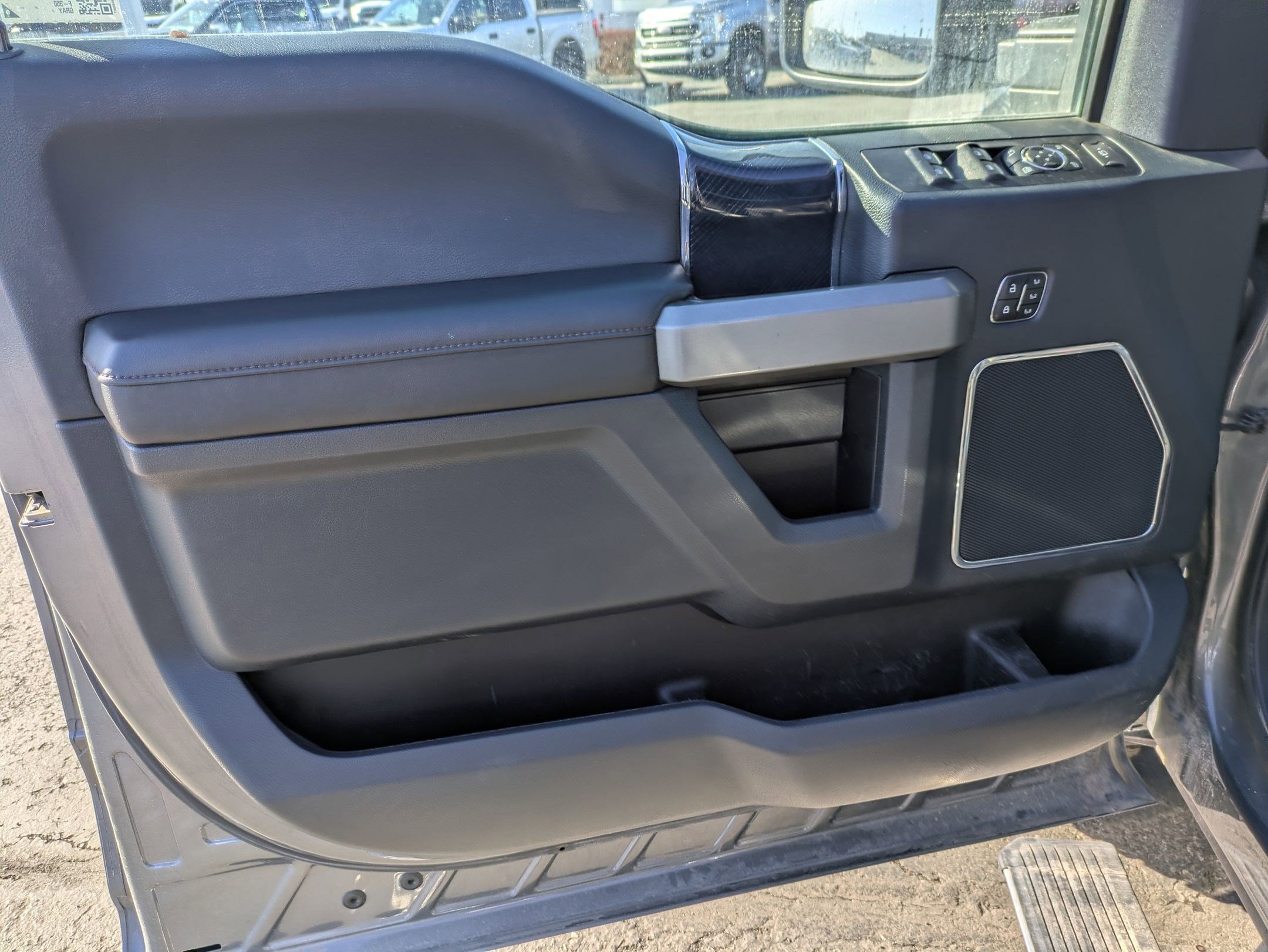 Used 2022 Ford F350 Platinum image 14