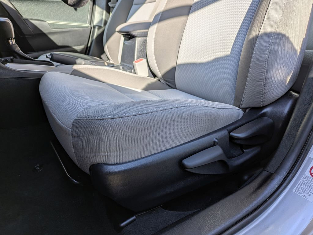 Used 2018 Toyota Corolla LE image 13