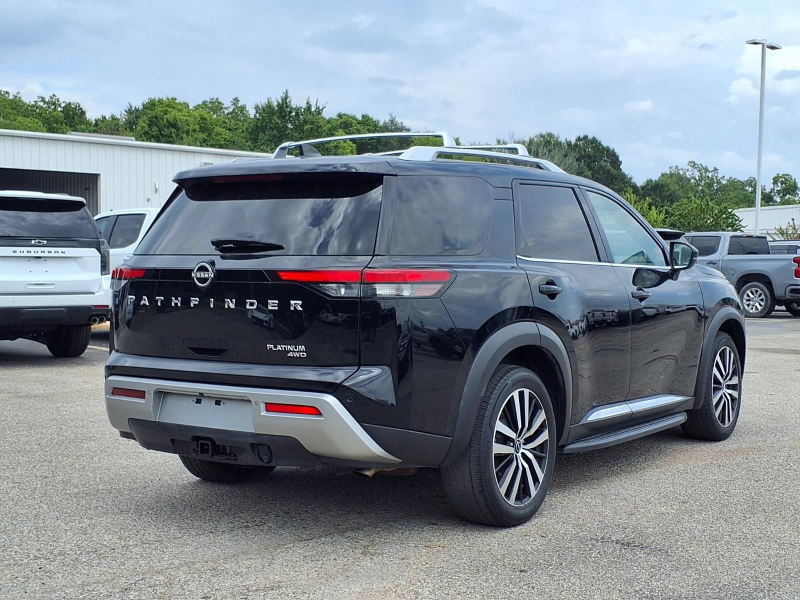 Used 2023 Nissan Pathfinder Platinum AWD/4WD image 2