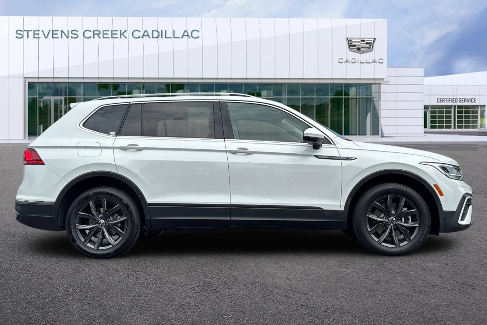 Used 2024 Volkswagen Tiguan Wolfsburg Edition FWD image 2