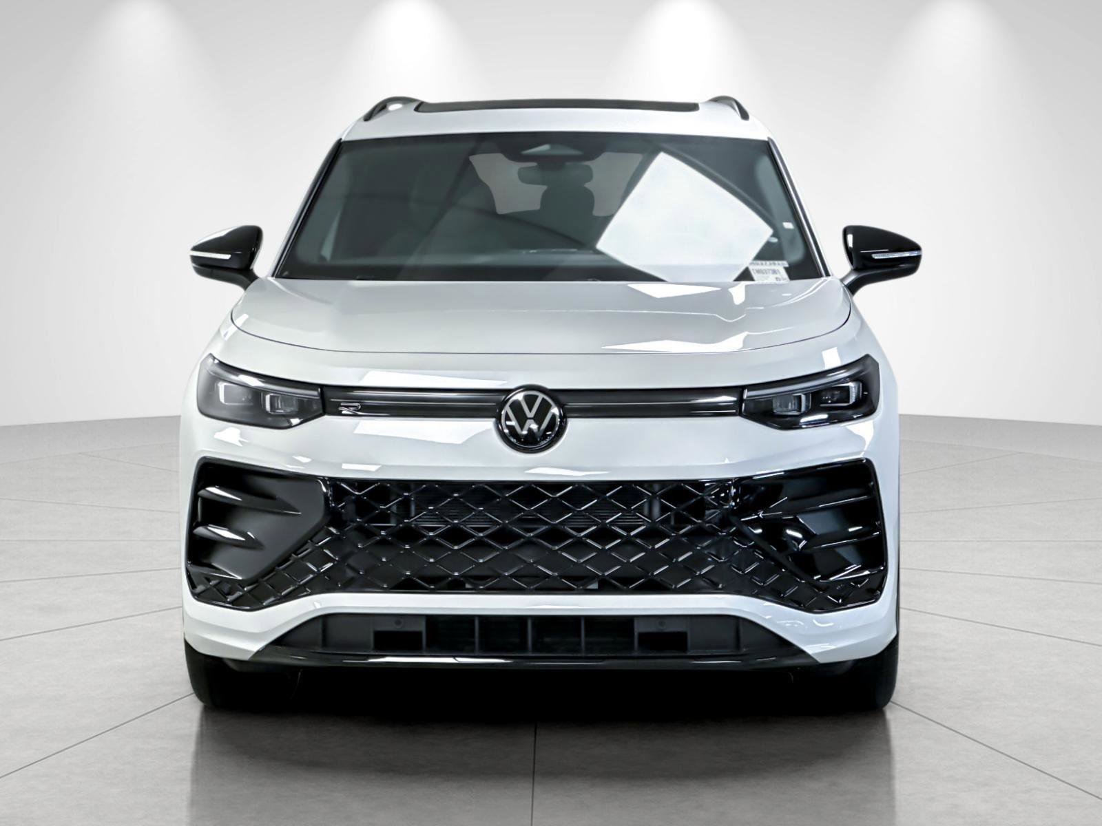 New 2026 Volkswagen Tiguan SE R-Line FWD image 8