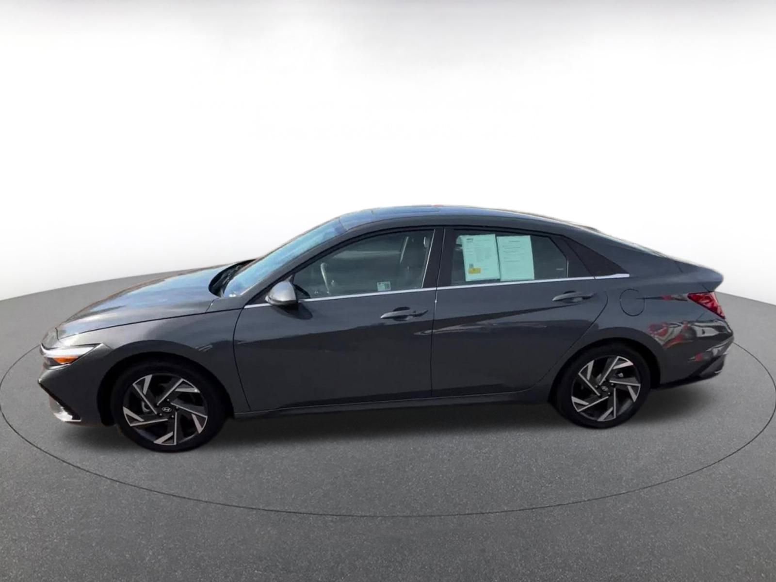 Used 2025 Hyundai Elantra SEL image 9