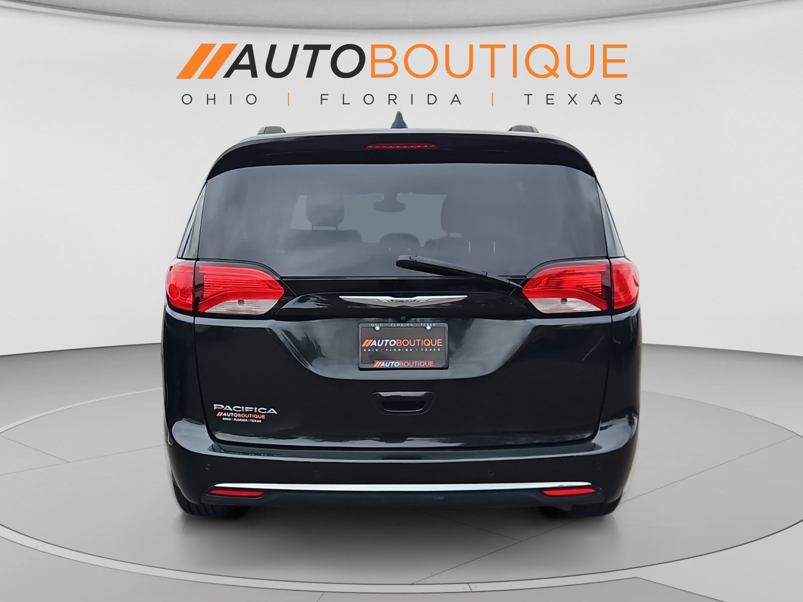 Used 2017 Chrysler Pacifica Touring-L FWD image 4