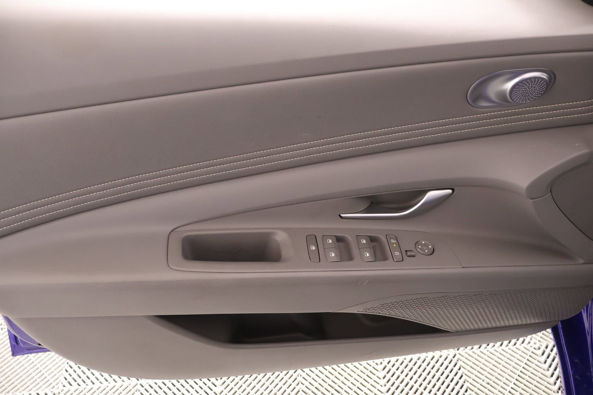 Certified 2025 Hyundai Elantra SEL image 17