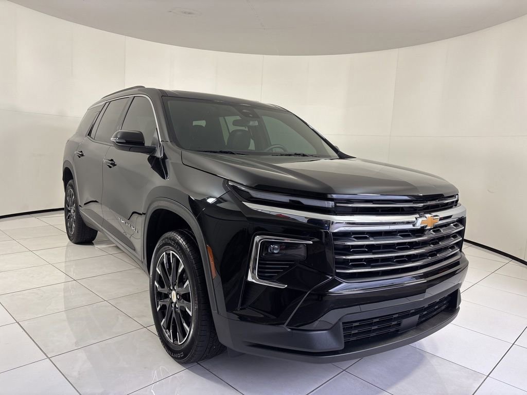 Used 2025 Chevrolet Traverse LT w/ Sun and Wheel Package image 7