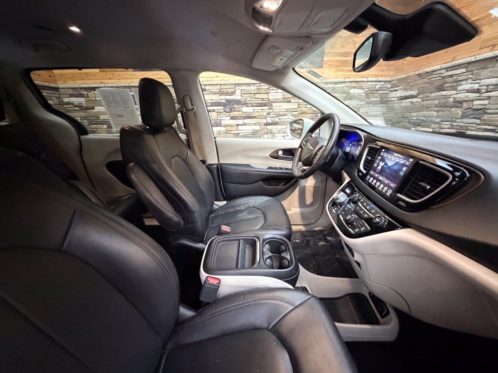 Used 2019 Chrysler Pacifica Touring-L w/ Advanced Safetytec Group FWD image 25