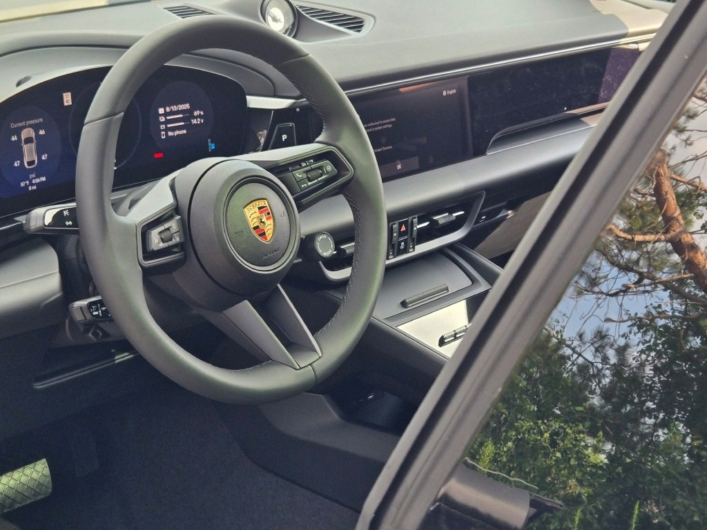 New 2025 Porsche Macan 4 Electric image 4