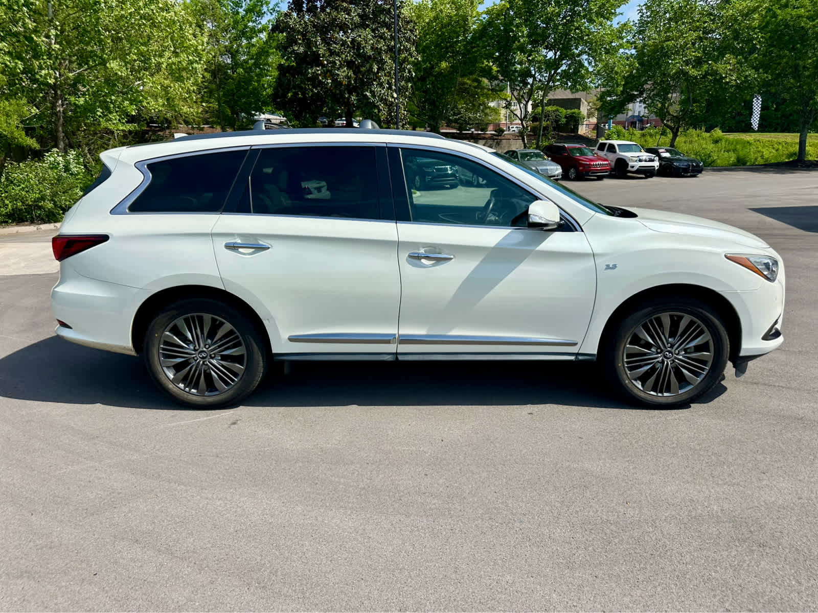 Used 2019 INFINITI QX60 Luxe w/ Limited Package FWD image 4