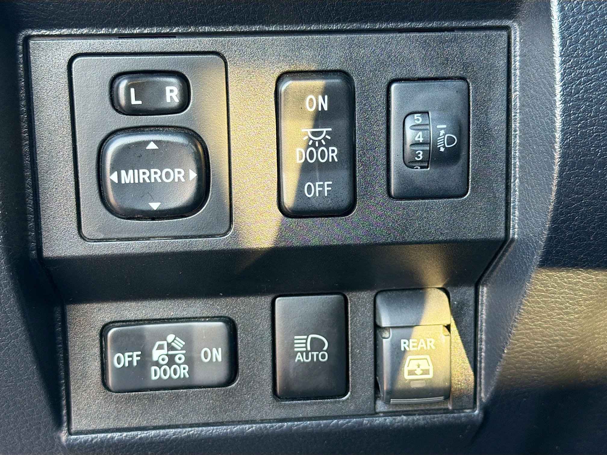 Used 2020 Toyota Tundra SR5 w/ TRD Off-Road Package image 33