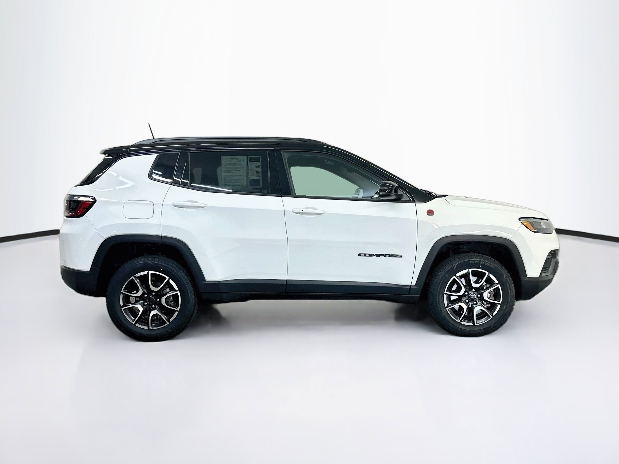 Used 2025 Jeep Compass Trailhawk w/ Trailer Tow Group AWD/4WD image 10
