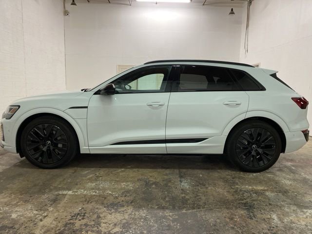 Used 2024 Audi Q8 e-tron Prestige w/ Prestige Package image 2