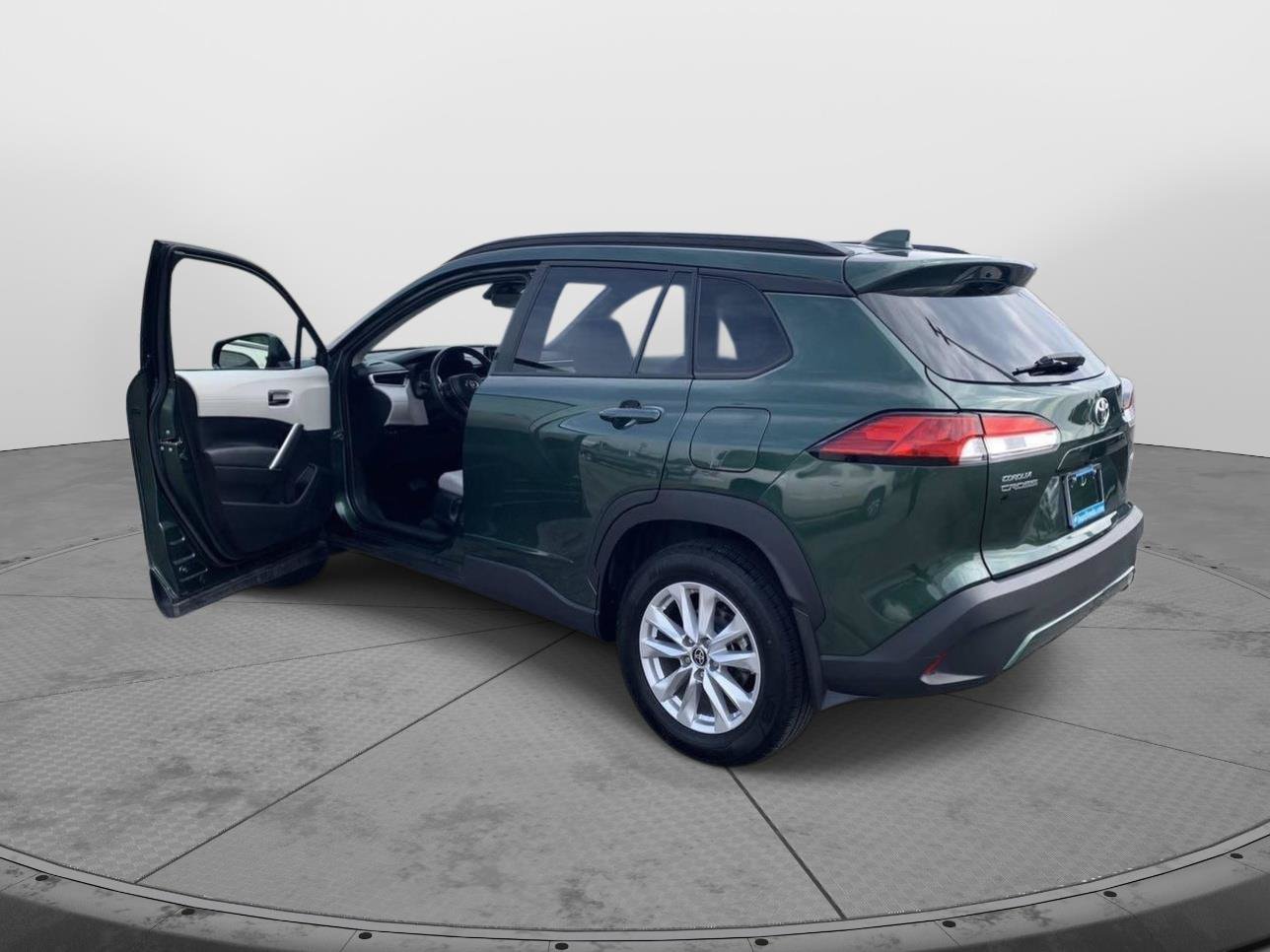 Used 2022 Toyota Corolla Cross LE w/ Moonroof Package AWD/4WD image 10