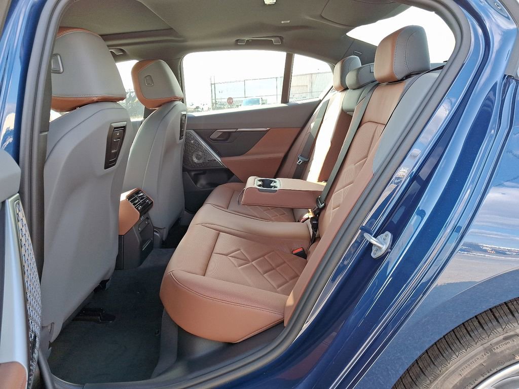 Used 2025 BMW 530i xDrive w/ Premium Package image 10