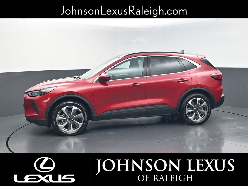 Used 2025 Ford Escape Platinum w/ Premium Technology Package image 2