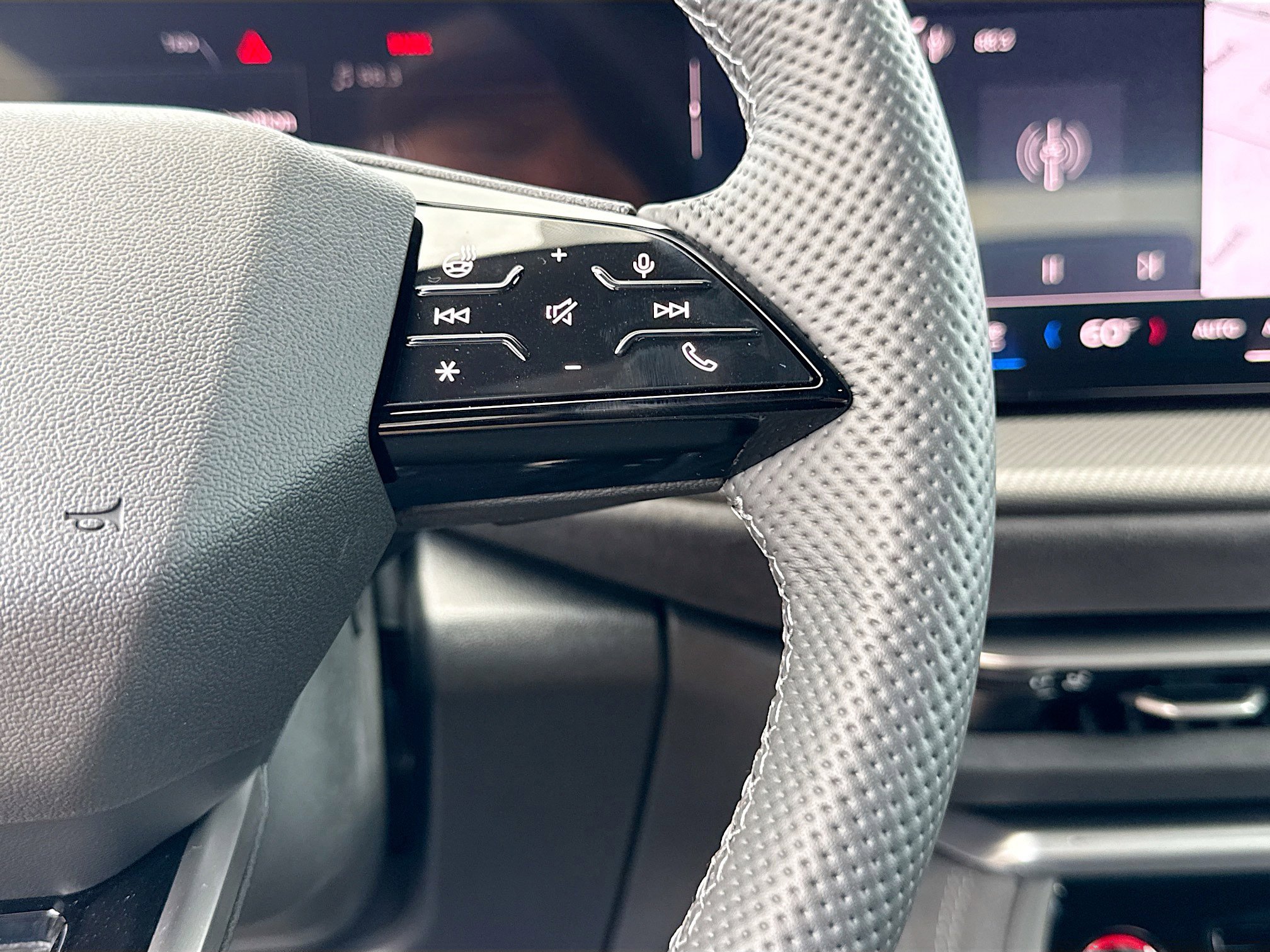 New 2025 Audi SQ5 Premium Plus image 37