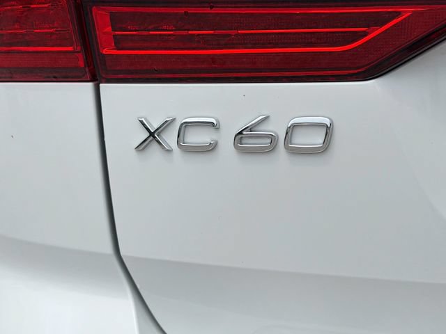 Used 2022 Volvo XC60 B5 Momentum w/ Protection Package Premier FWD image 11