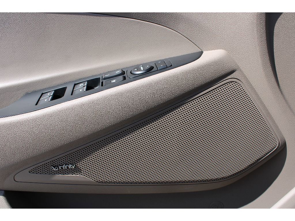 Used 2021 Hyundai Tucson Ultimate w/ Cargo Package image 17