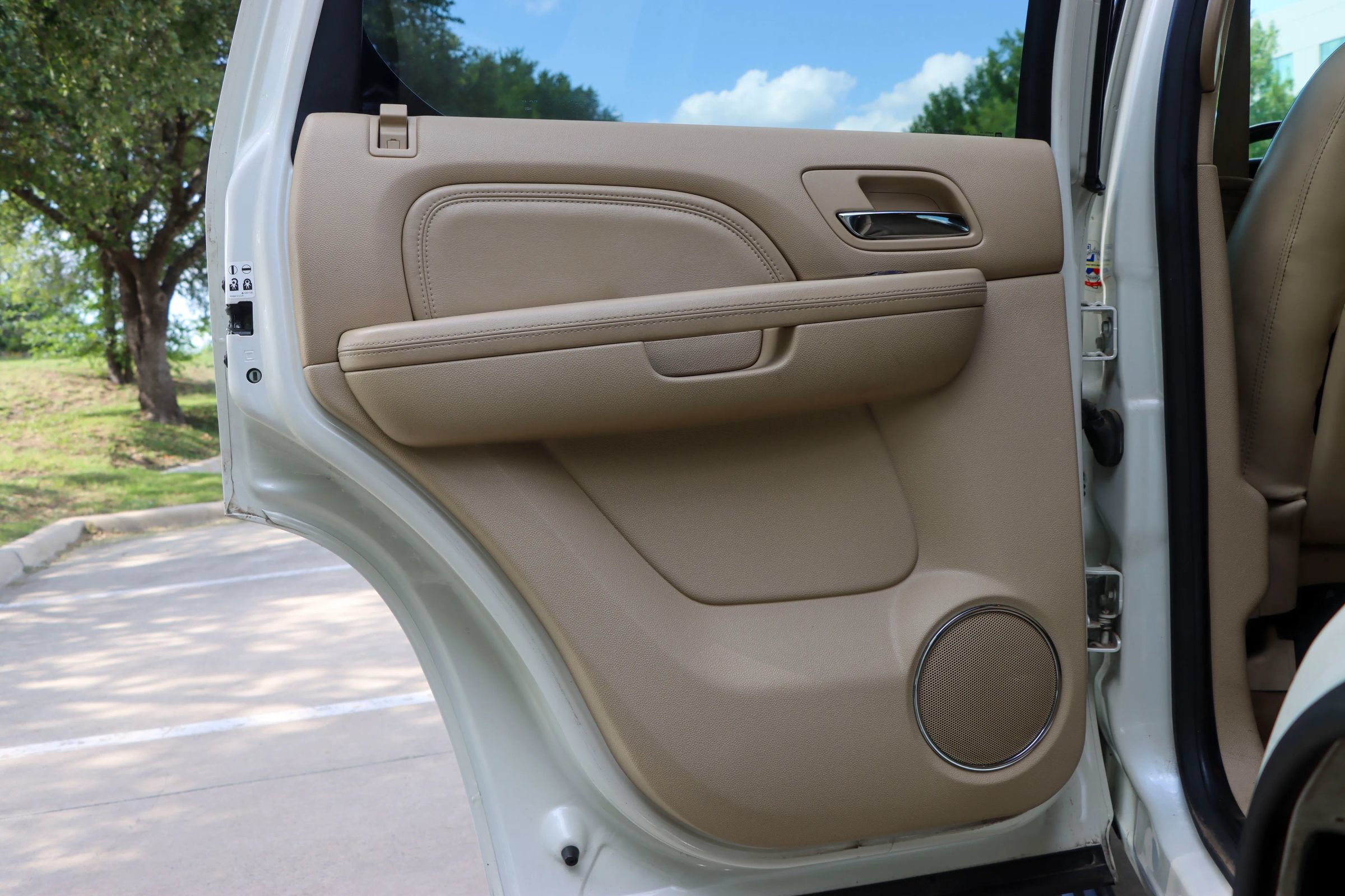 Used 2014 Cadillac Escalade Premium RWD image 12