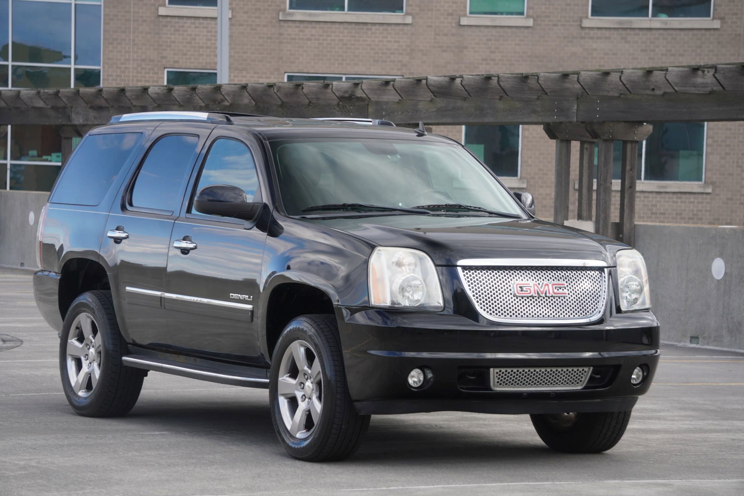 Used 2011 GMC Yukon Denali image 15