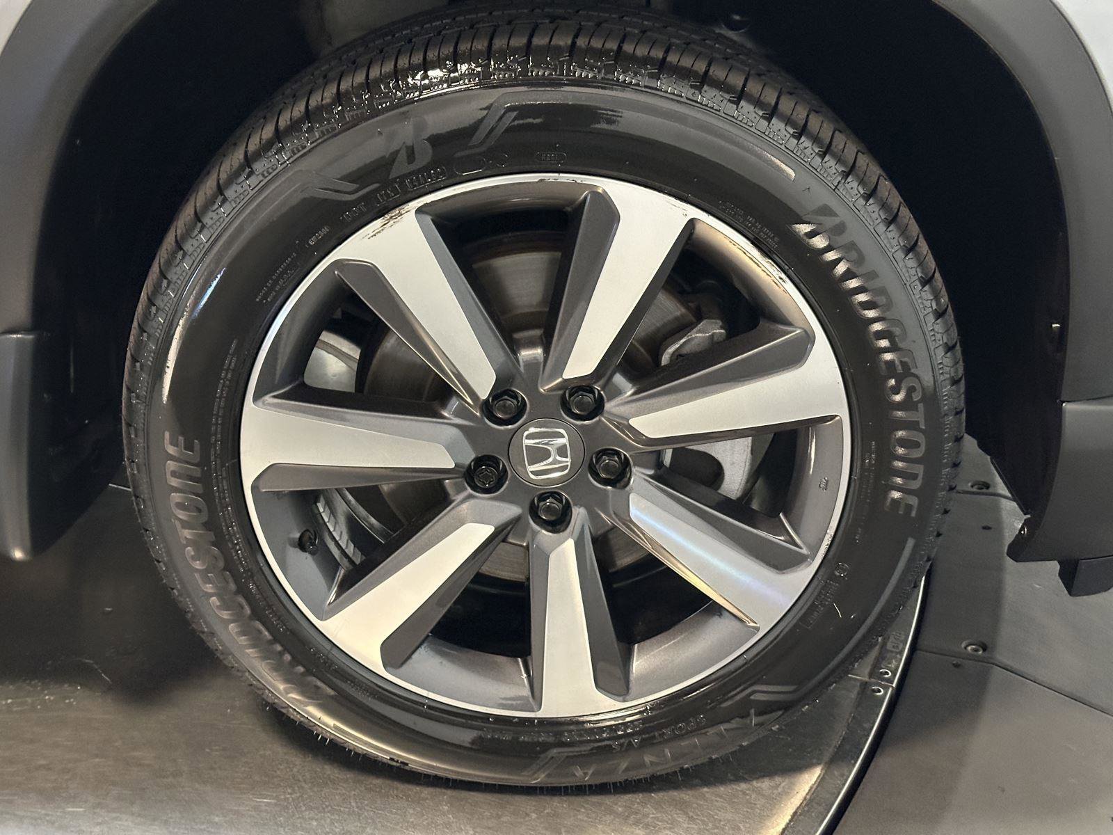 Certified 2024 Honda Pilot Touring image 17