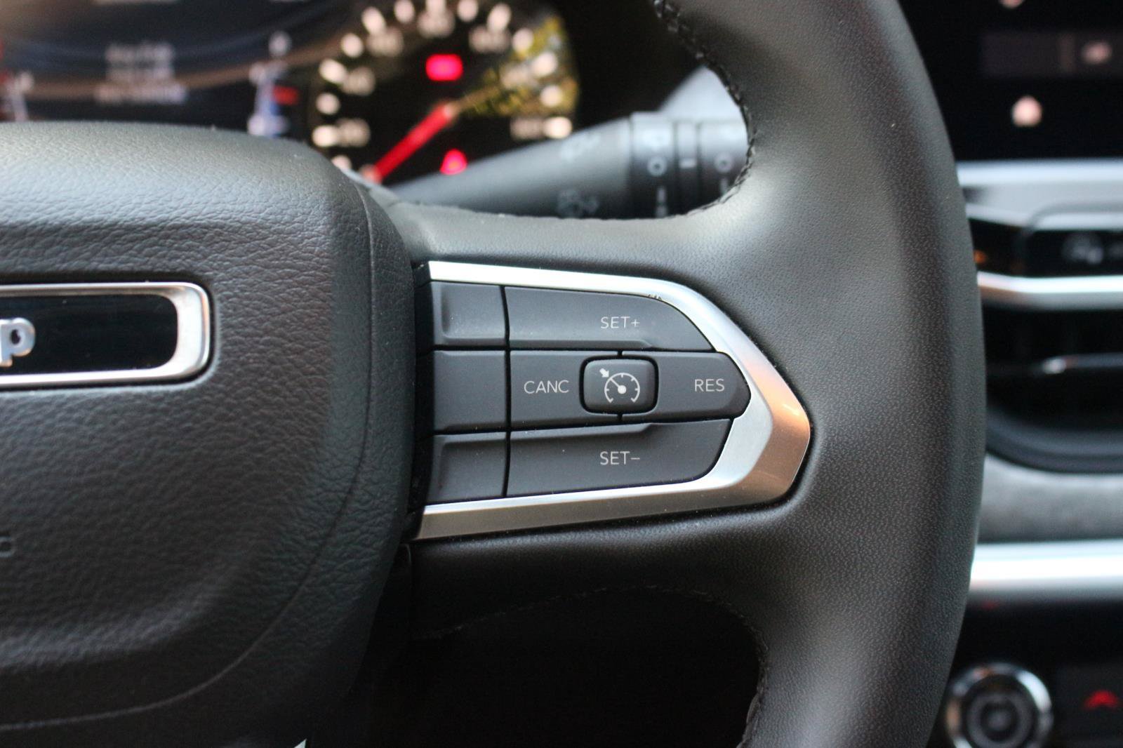 Used 2024 Jeep Compass Latitude AWD/4WD image 18
