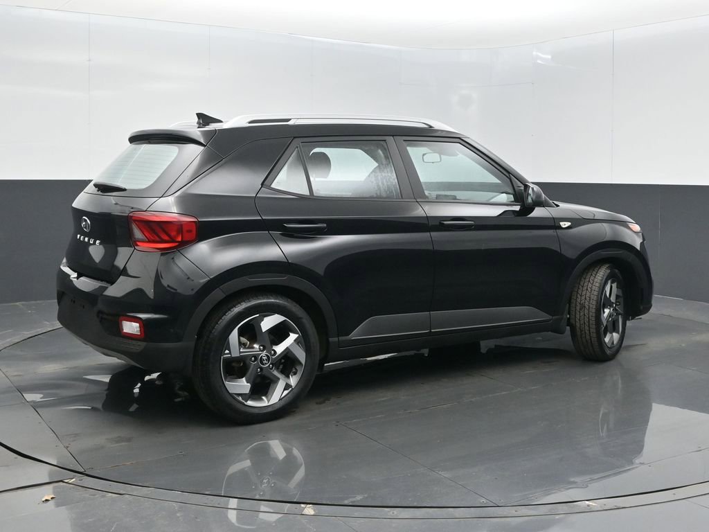 Used 2022 Hyundai Venue SEL image 7