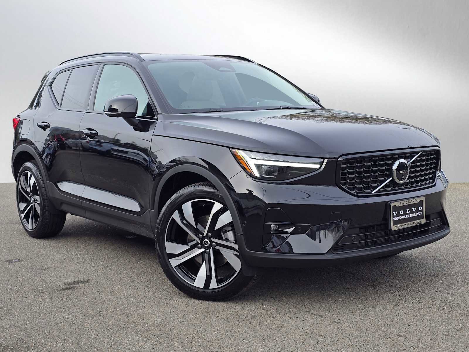 New 2026 Volvo XC40 B5 Ultra w/ Climate Package