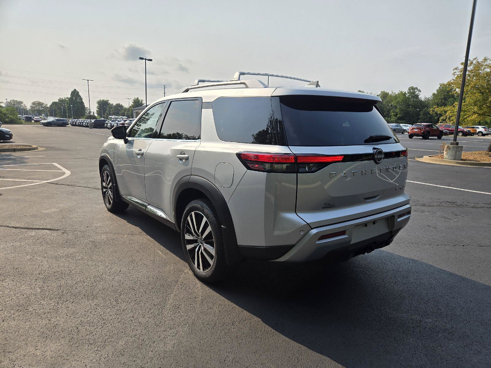Used 2025 Nissan Pathfinder Platinum AWD/4WD image 6