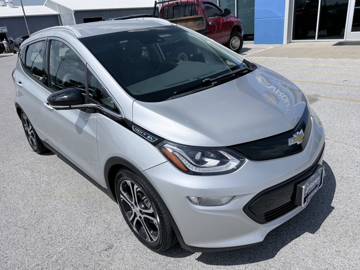 Used 2019 Chevrolet Bolt Premier w/ Infotainment Package FWD image 2