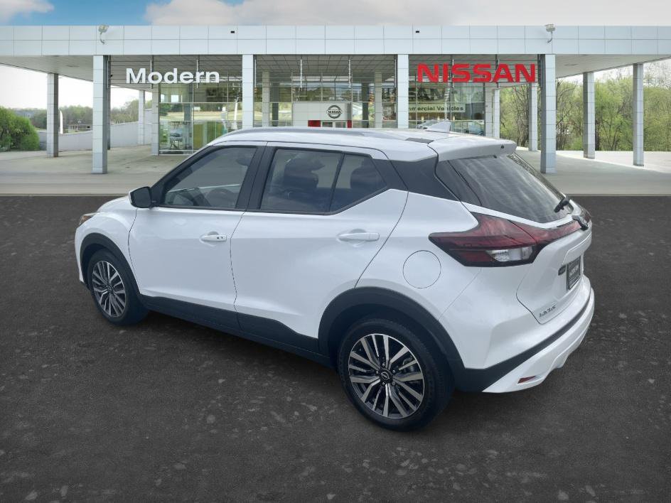 Certified 2024 Nissan Kicks SV image 3