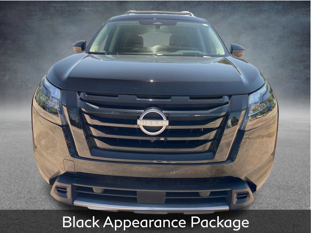 Used 2025 Nissan Pathfinder Platinum w/ Black Appearance Package AWD/4WD image 3
