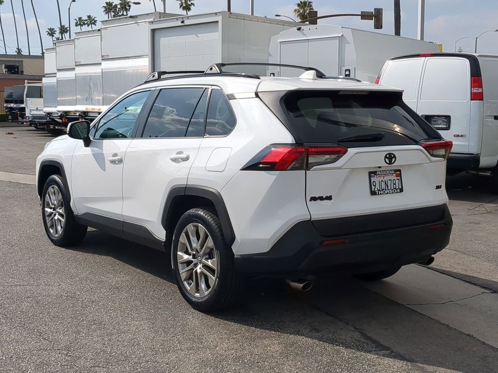 Used 2019 Toyota RAV4 XLE Premium w/ Carpet Mat Package FWD image 4