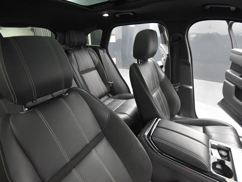 Used 2018 Land Rover Range Rover Velar R-Dynamic SE image 17