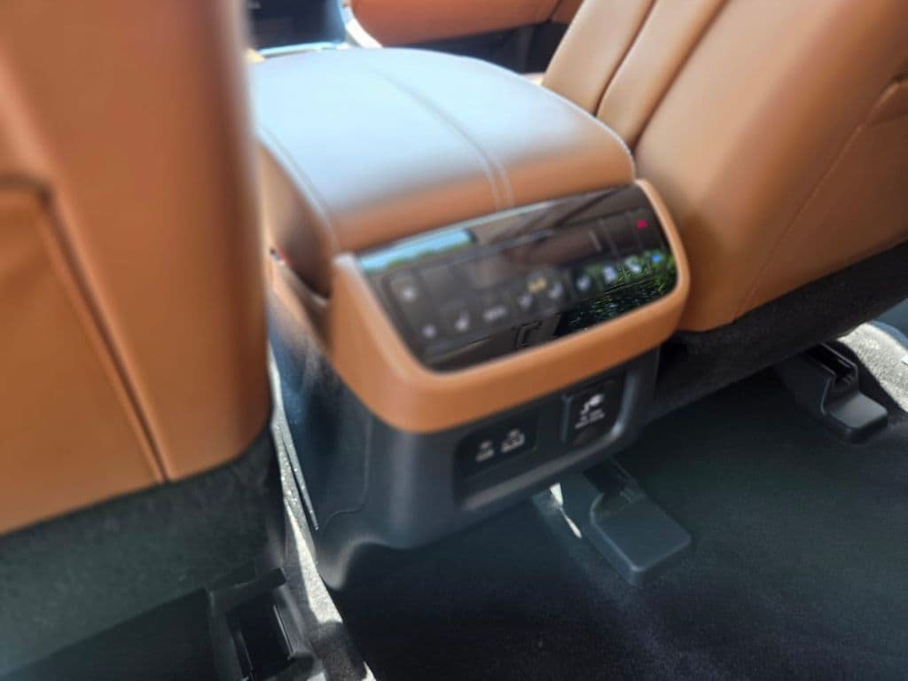 Used 2023 INFINITI QX60 Sensory w/ Cargo Package AWD/4WD image 22