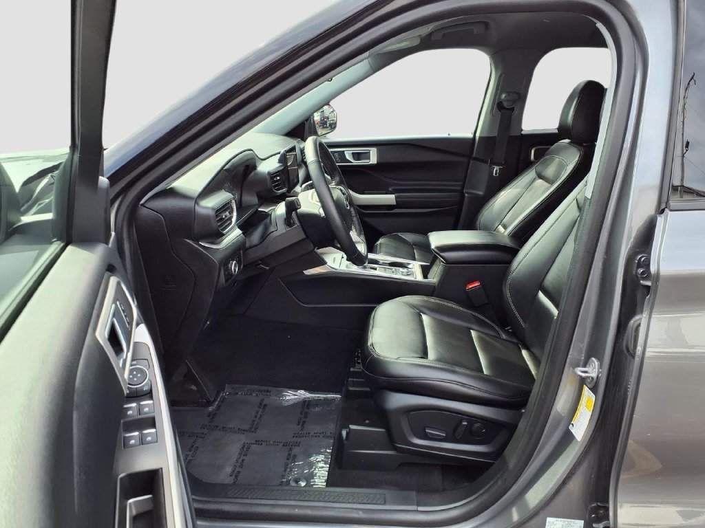 Certified 2023 Ford Explorer XLT w/ Equipment Group 202A AWD/4WD image 24