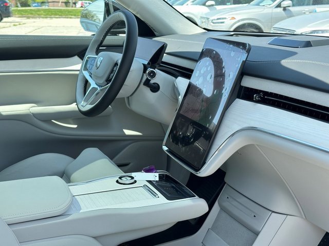 New 2025 Volvo EX90 Plus image 11