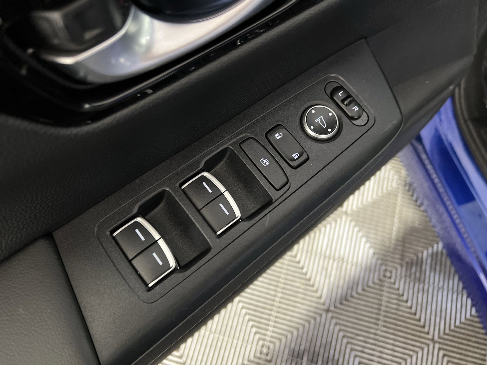 Used 2023 Honda CR-V Sport Touring image 13