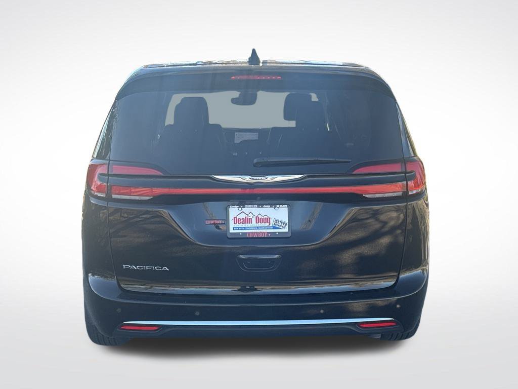 Used 2024 Chrysler Pacifica Touring-L FWD image 4