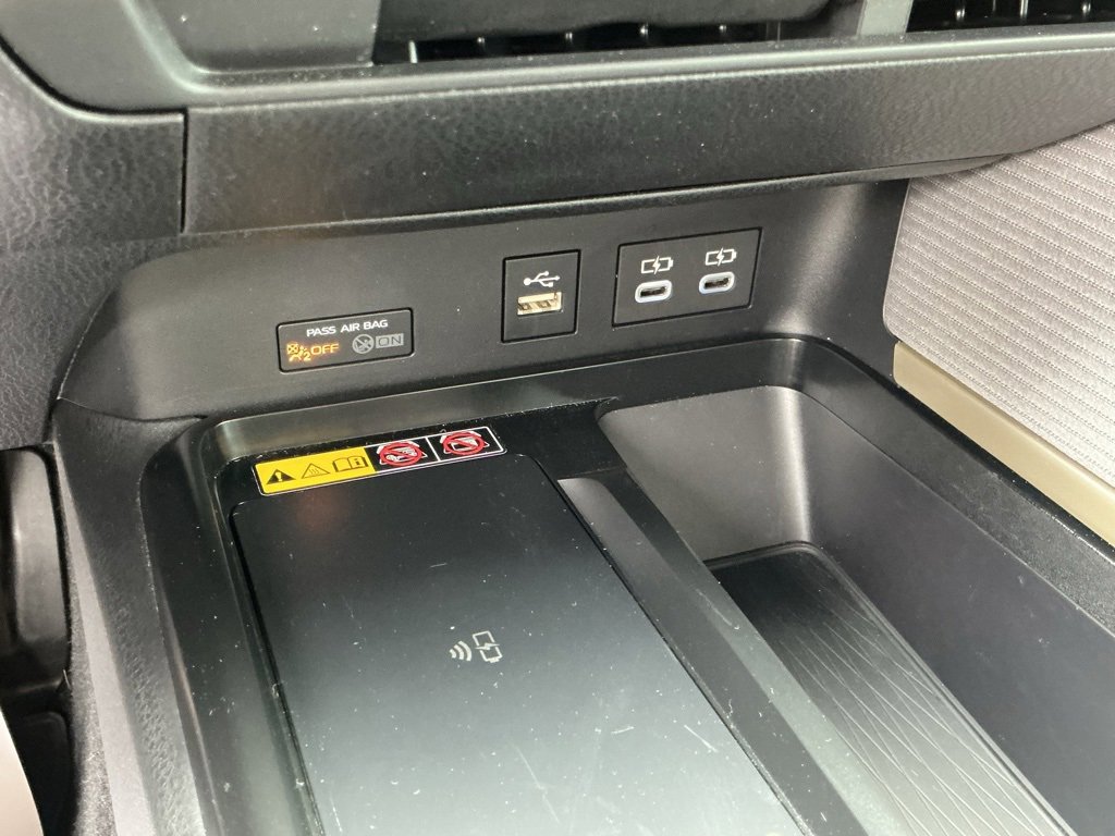 Used 2025 Toyota Camry SE image 44