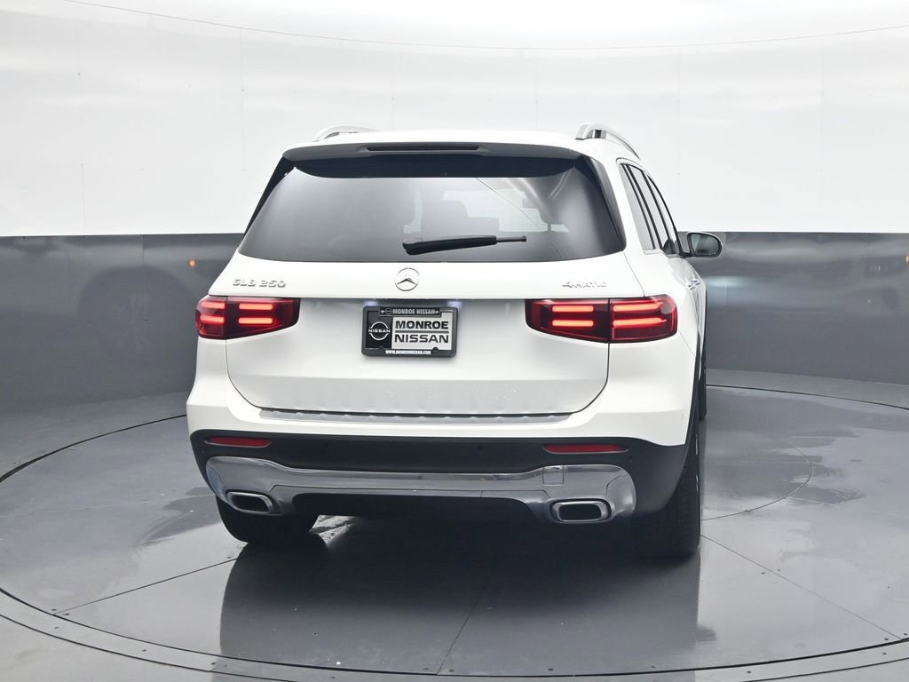 Used 2025 Mercedes-Benz GLB 250 4MATIC image 6